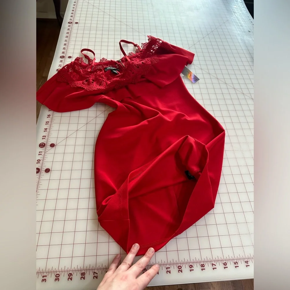 BCX size 3 NWT fiery red bodycon lace dress